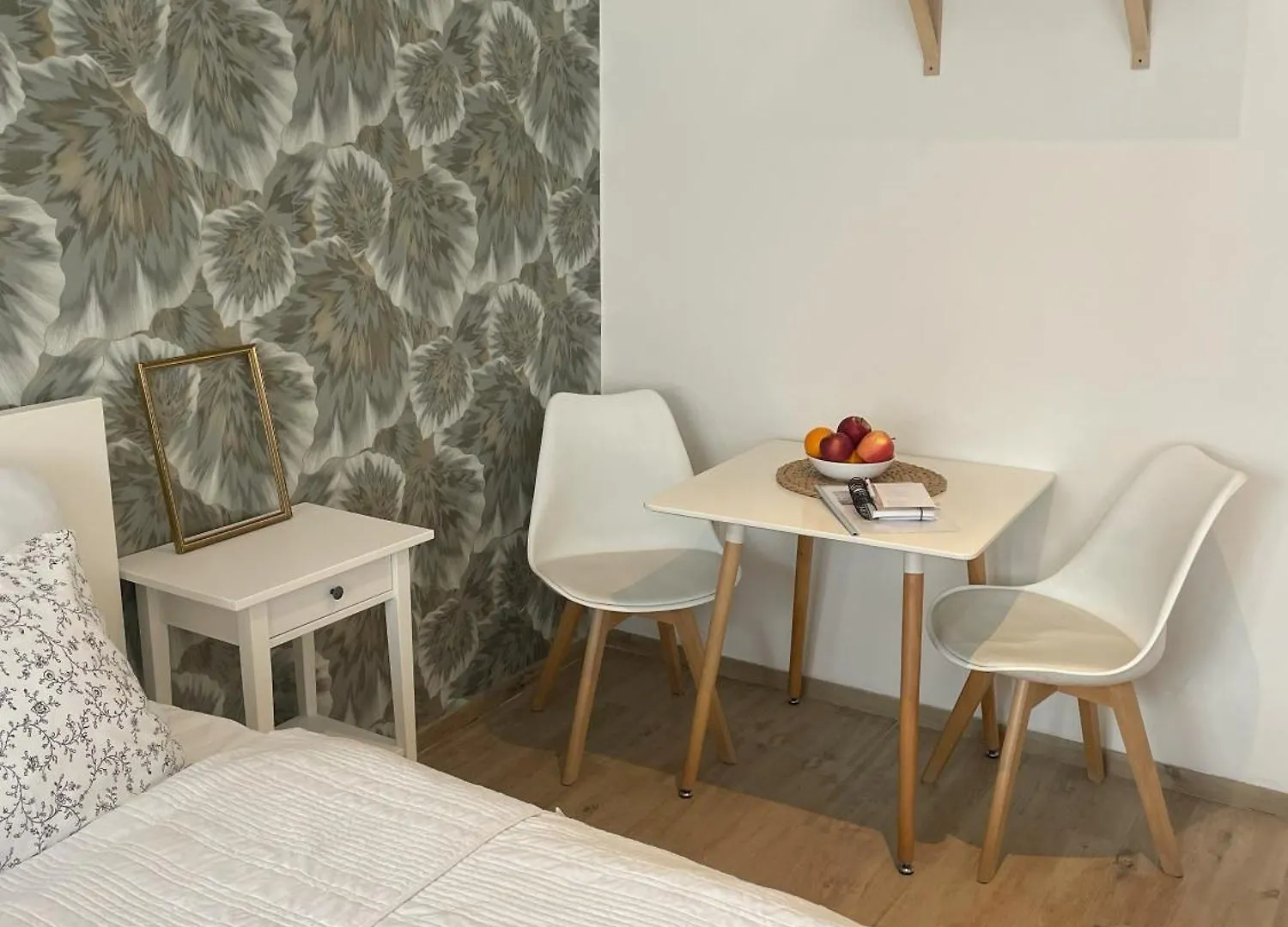 Apt 100 Praga 0*,